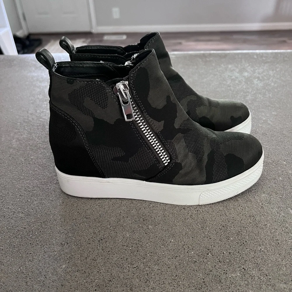 Shoes - Picture 2 of 3